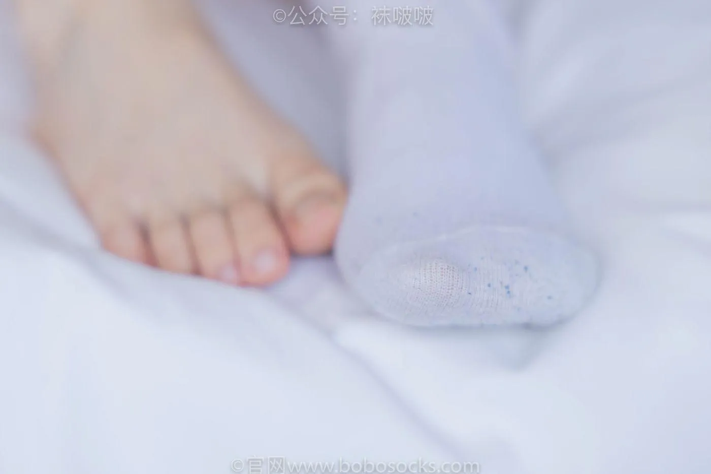 [BoBoSocks袜啵啵]NO.084 苏苏-运动鞋、日常所穿白棉袜、裸足 [140P]插图6